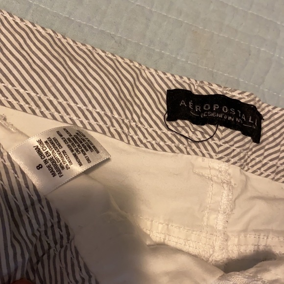 Size 8 White Jean Aeropostale Shorts - Picture 3 of 3